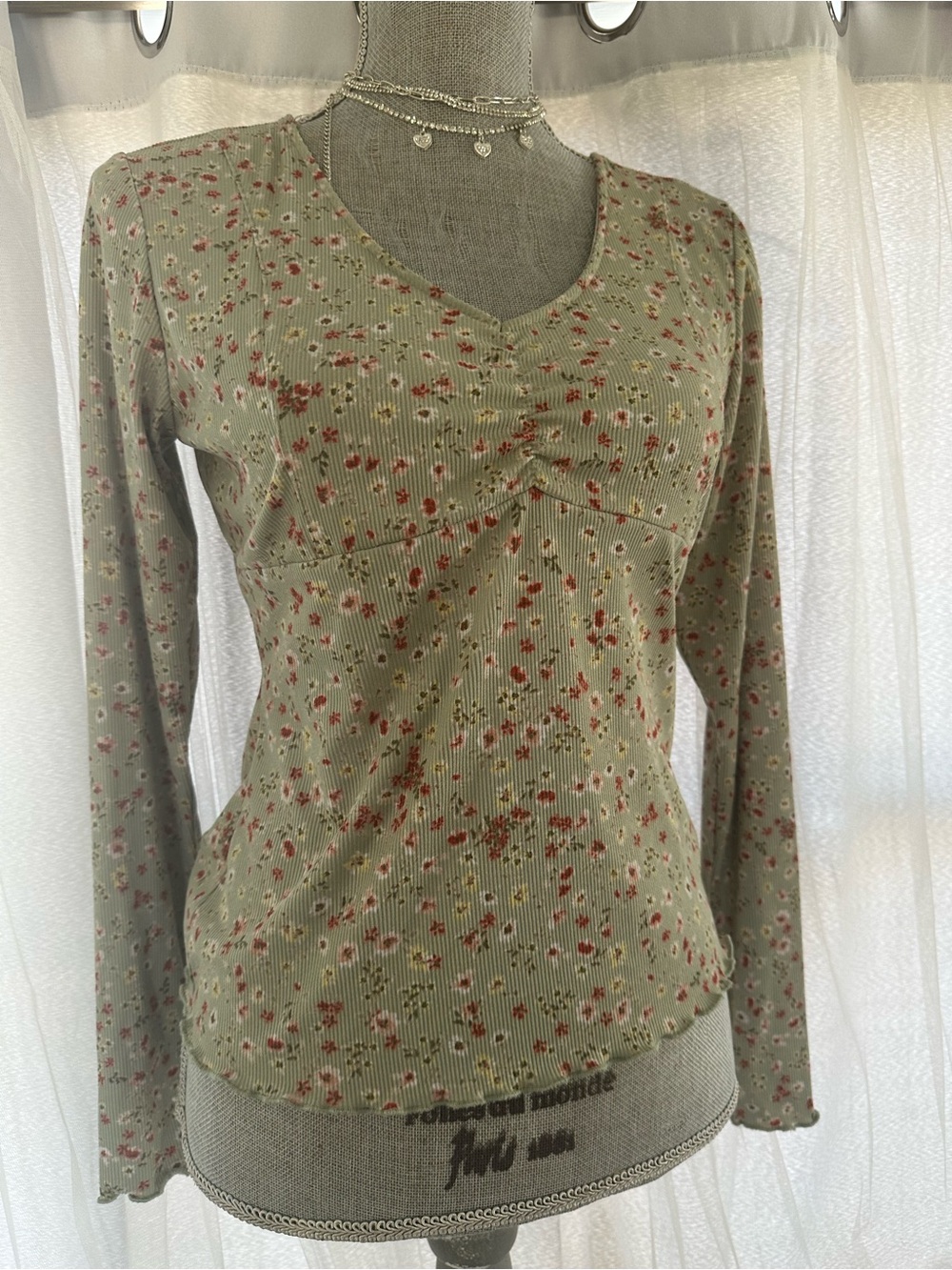 Floral Ruched Long-Sleeve Tee in Sage Green